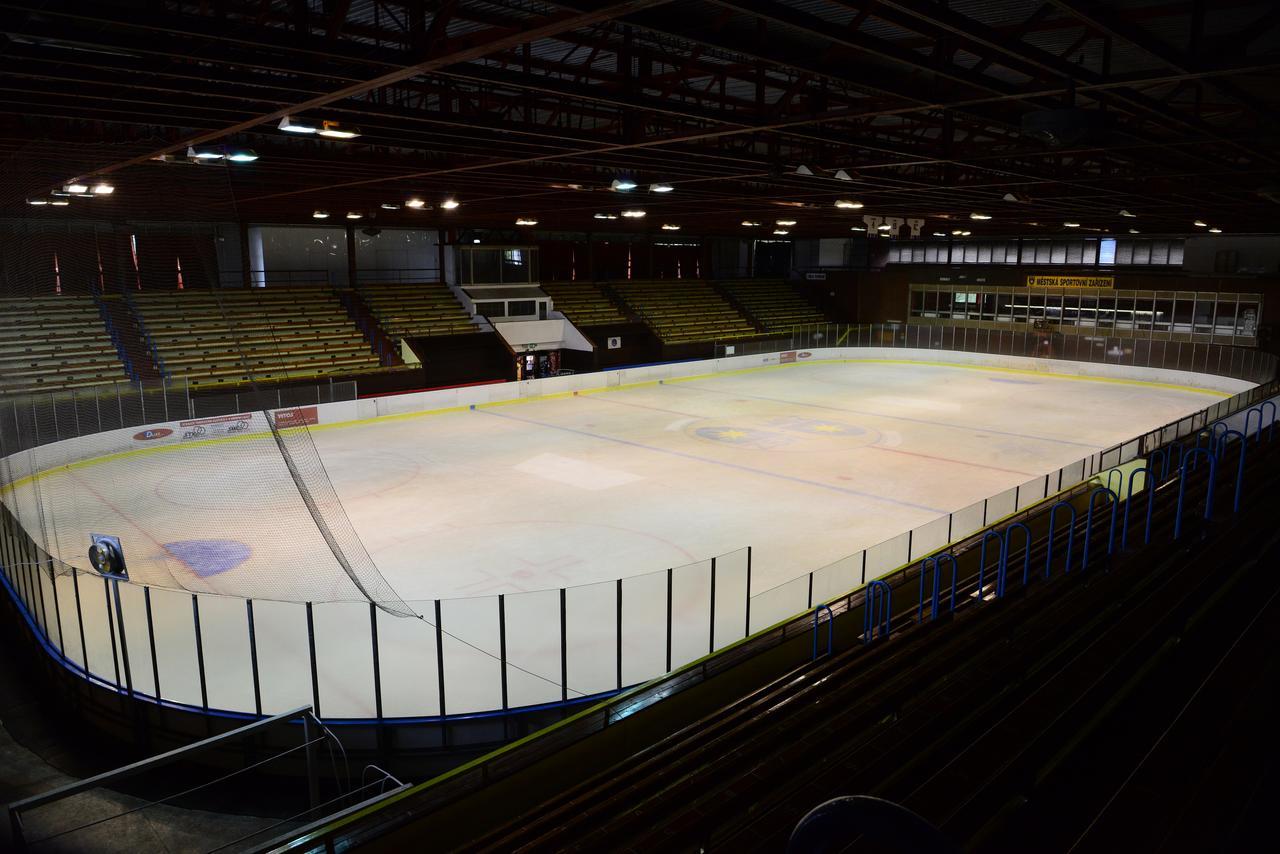 Sporthotel Zimni Stadion Benesov Benesov  Luaran gambar